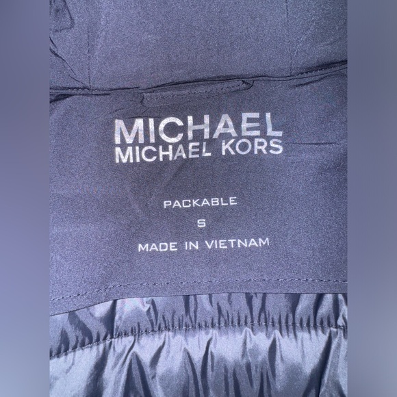 MICHAEL KORS NAVY LIGHT COAT!!! Beautiful and comfortable! - Picture 3 of 6